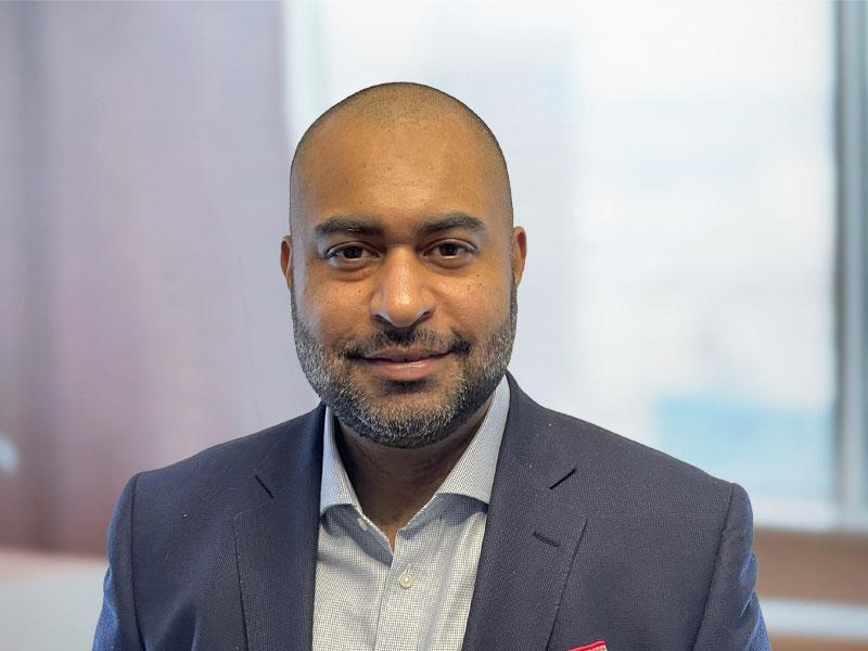 Professional Cropped Mercedes Louis Mintz